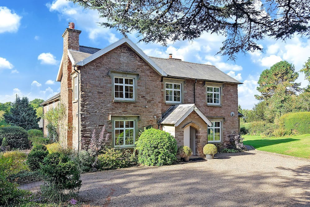 Hay-on-Wye Cottage | Blackway House - sleeps 20 guests in 7 bedrooms