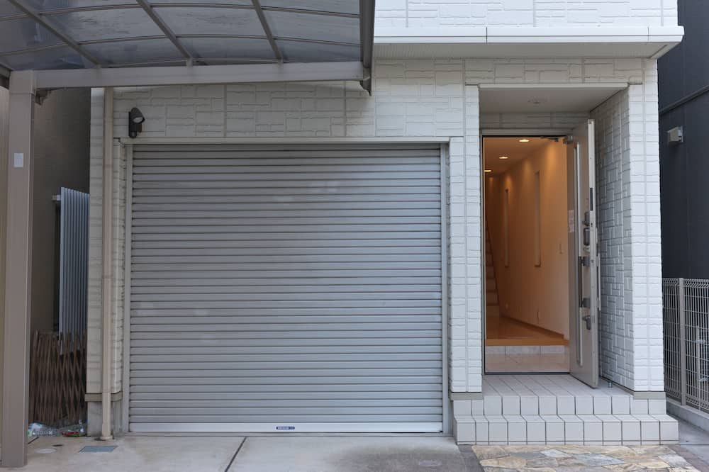 Shikitsuhigashi Villa | 大阪难波闹中取静的别墅