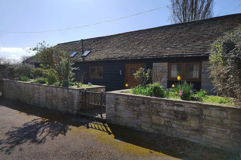 Alcester Cottage | The Milking Parlour - Cottage within farm grounds