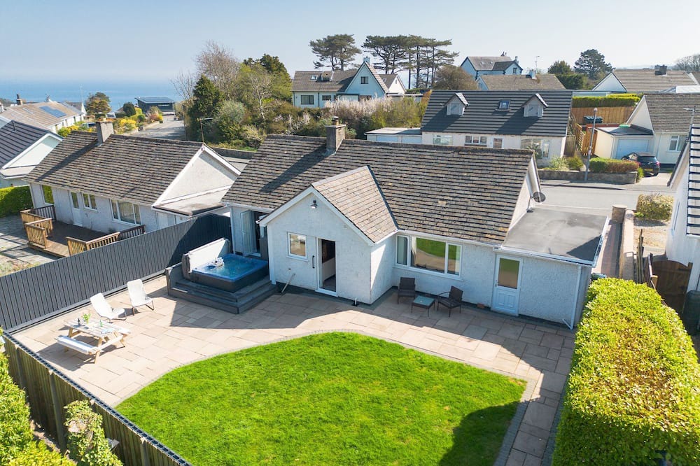 Tyn-y-Gongl Cottage | 80 Breeze Hill - sleeps 5 guests in 2 bedrooms