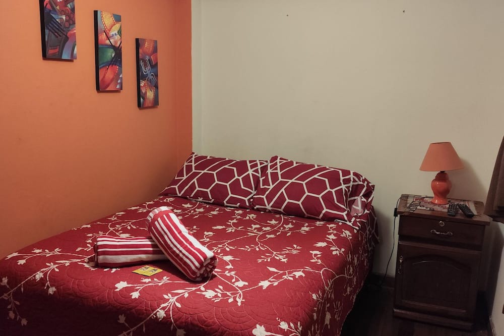 Sucre Apartment | Matrimonial room with private bathroom outside the room