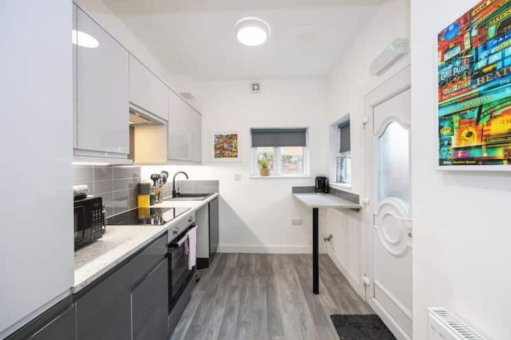 Manchester Hotel | Ensuite Rooms w/Kitchen Access by Irwell Stays
