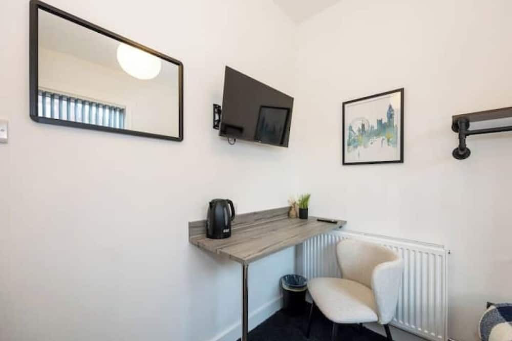 Castlefield Hotel | Private Ensuite Room | Kitchen Access & Fast WiFi