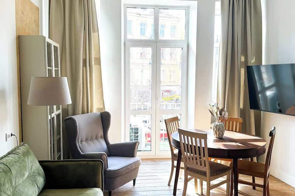 Old Town Apartment | Domillion new Provence 3bdr 2bath w parking P365