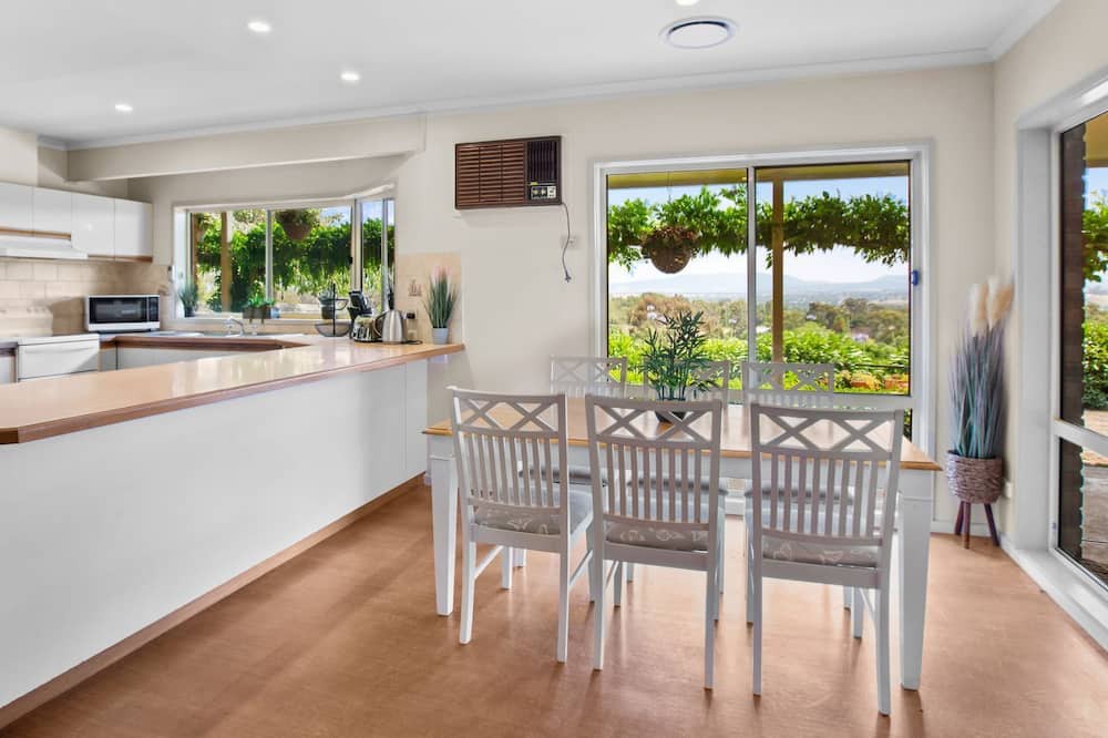 Mansfield House | Monkey Gully Retreat - Mansfield - Sleeps 9