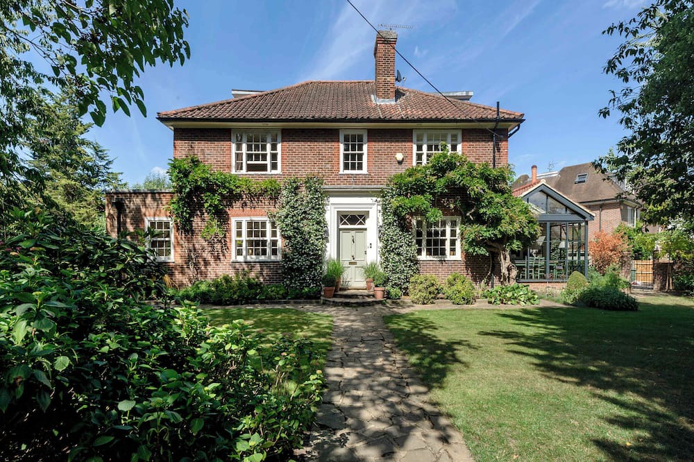 West Hill House | Beautiful Family Home w/Garden & Pool - Wimbledon