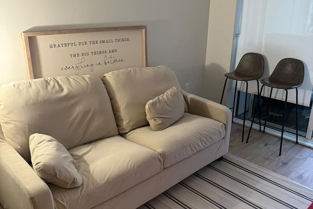 Killarney Apartment | Charming 2-bedroom apartment in beautiful Vancouver with fitness room, AC