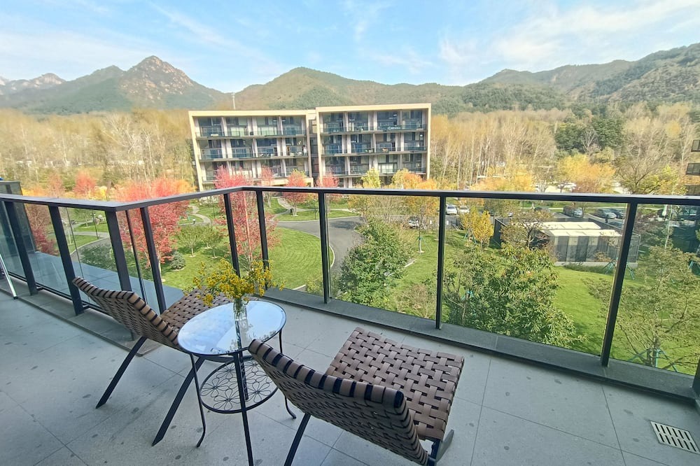 Chengde Apartment | 2-Bedroom Loft - Onsen, creek, playground (2-hour drive from Beijing)