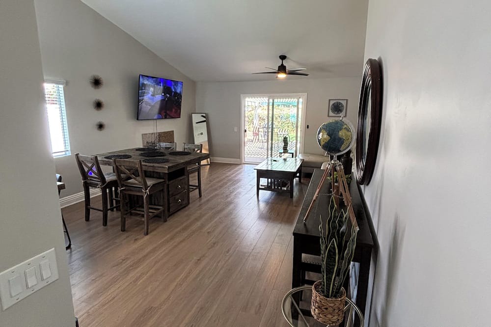 Corona House | Comfort 4 Bedroom 2 Bath with AC