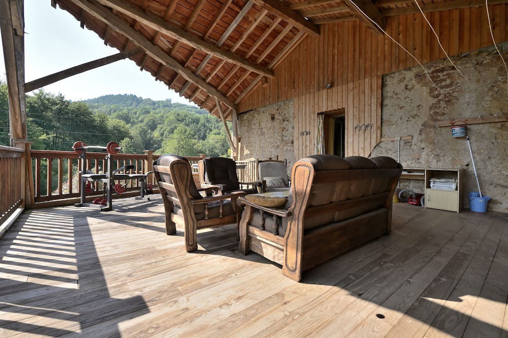 Castelnau-Durban House | Holiday Home 'Au Milieu Des Chevaux Mérens' with Private Terrace and Balcony