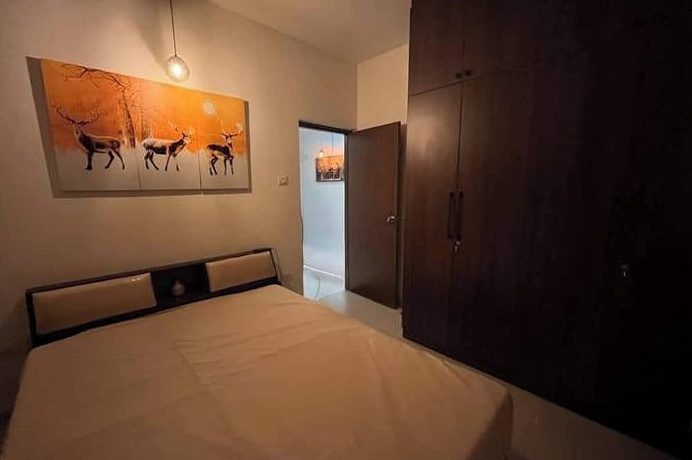 Chicalim Apartment | Cristelle's Heartwood Haven with Water Park Slides & Gym close to Jacinto Island