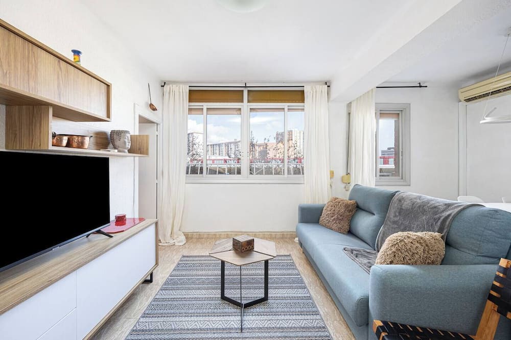 Cornella de Llobregat Apartment | Step into this delightful and snug 2-bedroom retreat, meticulously renovated and thoughtfully designed to offer a pleasant and cozy stay in Barcelona.