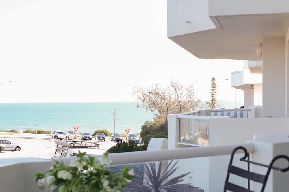 Cottesloe Apartment | Spacious, pristine abode with ocean views, directly opposite Cott beach & cafes!
