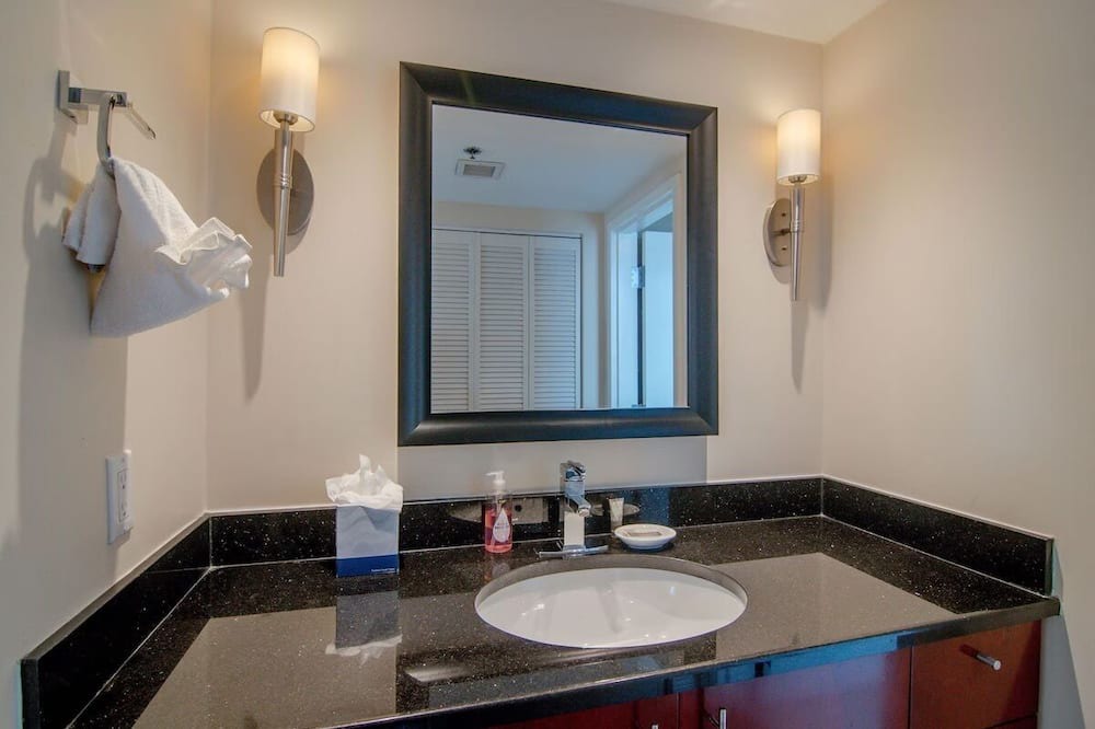 Bushiri Hotel | Divi Golf and Beach Resort Hotel Suite