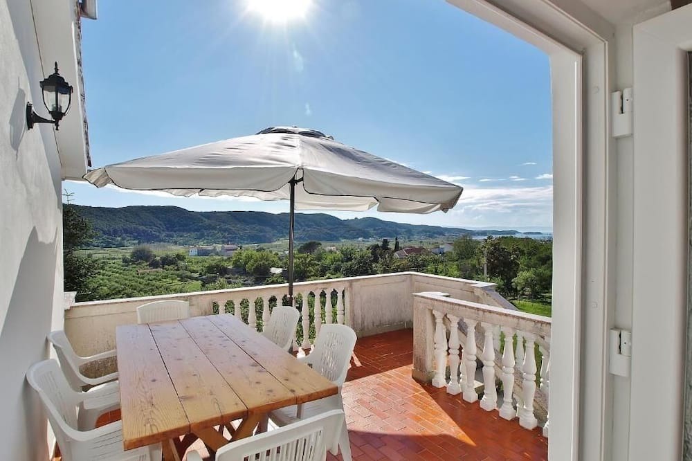 Supetarska Draga Apartment | Three bedroom apartment with terrace and sea view Rab (A-24682-a)