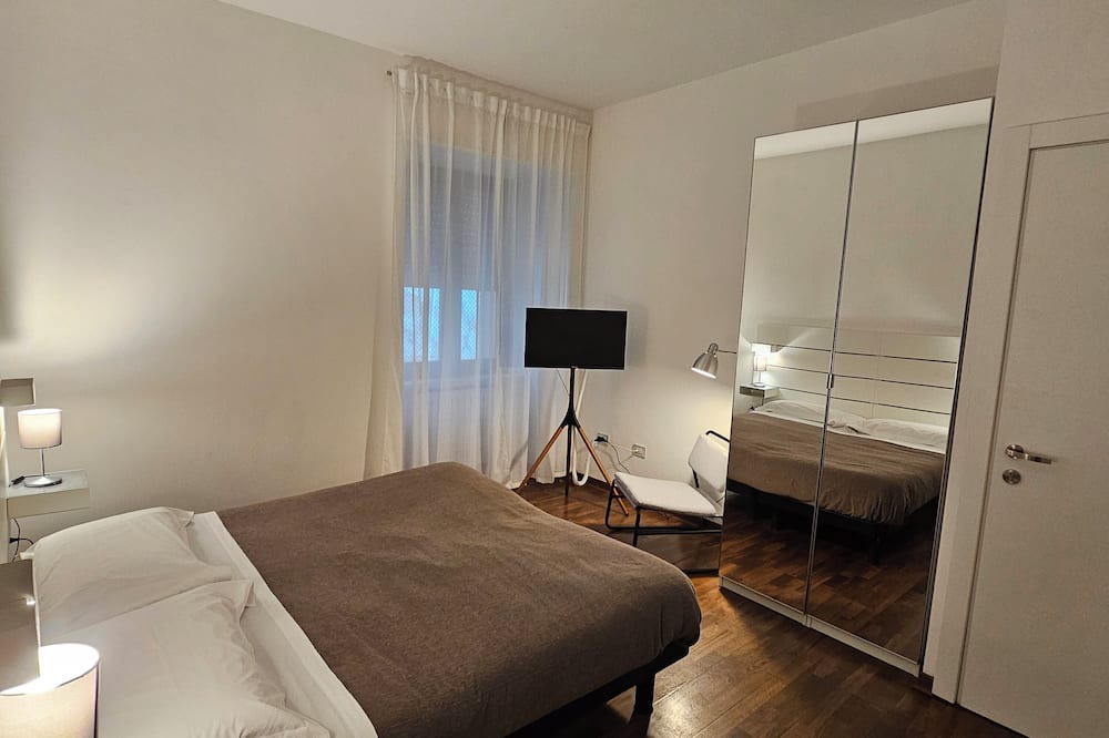 Potenza House | Double or Twin - Private Bathroom Inside
