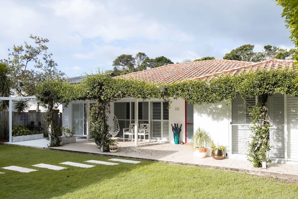 Suffolk Park House | Pearl House on Tallows - Luxury Pet friendly Beachfront home with Pool, Spa & Sauna