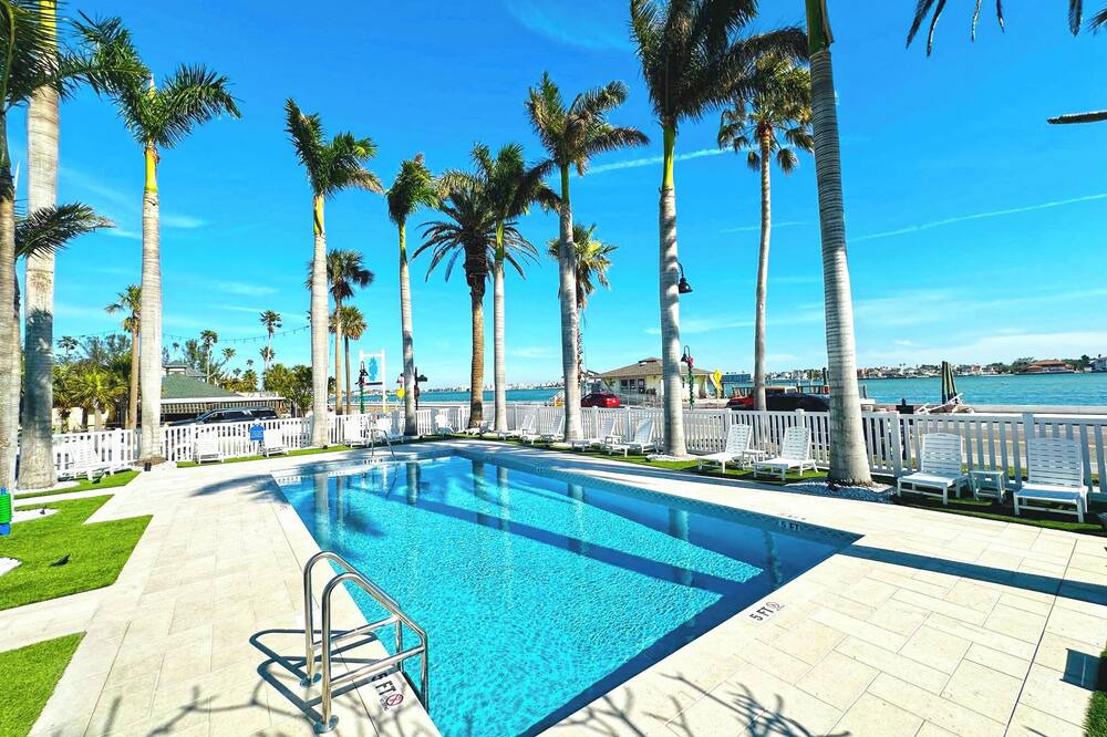 Pass-a-Grille Historic District Apartment | La Tortuga Historic Pass A Grille St Pete Beach 6-9