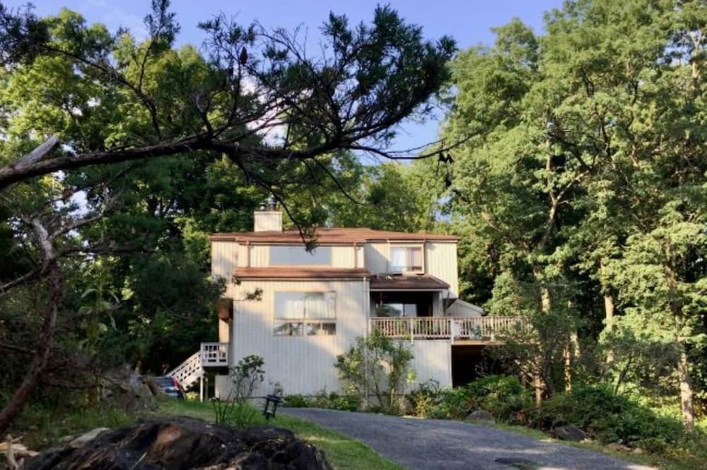 Croton-on-Hudson House | Scenic & Serene: 3BR/3BA w Panoramic Hudson Views! A Birder's paradise