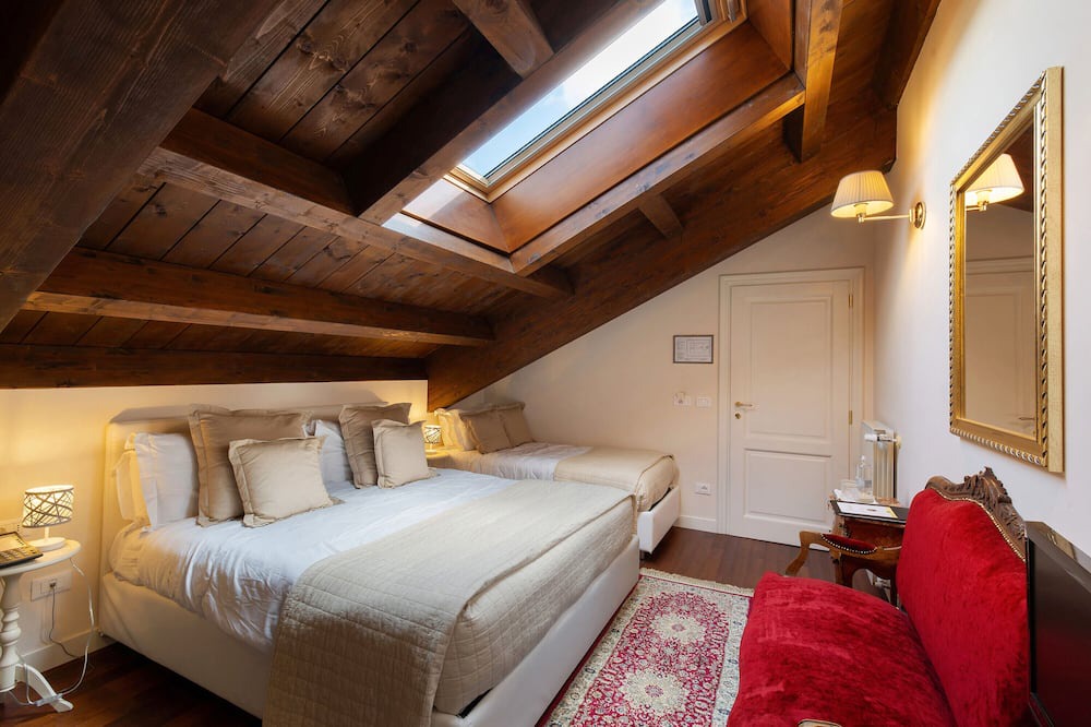 Vicoforte Apartment | Room 'Emanuele Filiberto' with Shared Terrace, Wi-Fi and Air Conditioning