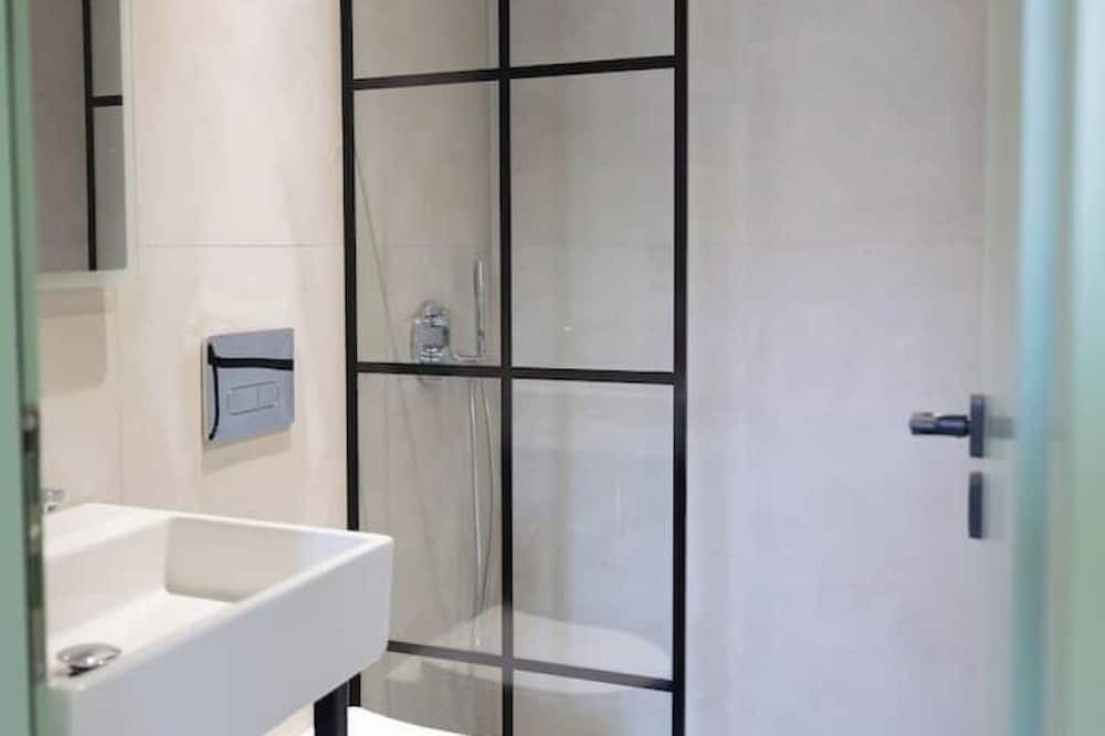Qender Hotel | Chic Warehouse Loft in Central Saranda – Walk to Port & Promenade!