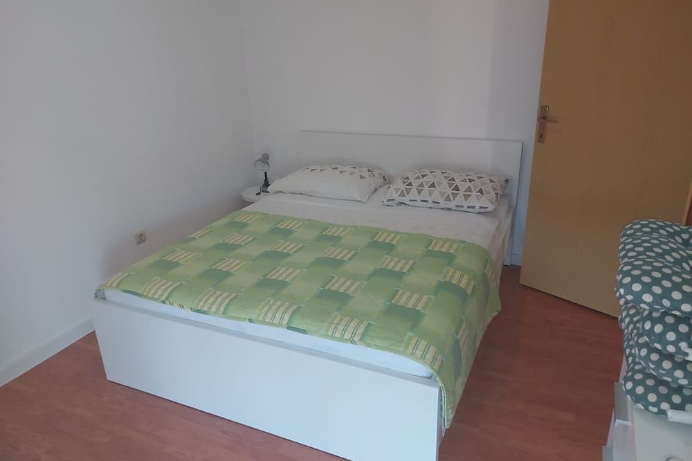 Istok Apartment | One bedroom apartment with balcony Makarska (A-20727-d)