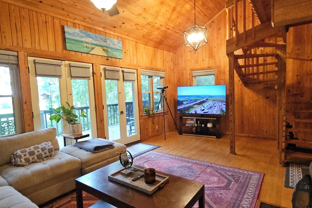 Tallahassee House | Peaceful 4-bedroom Lakehouse in Tallahassee