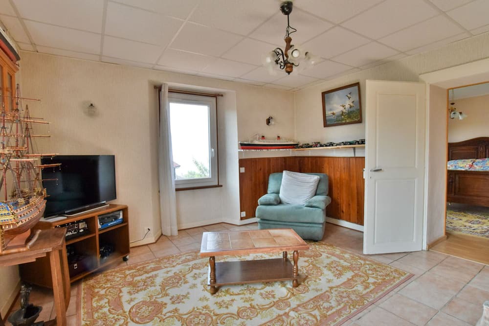 Neuvecelle Apartment | Apartment in Neuvecelle with balcony, parking and lake view