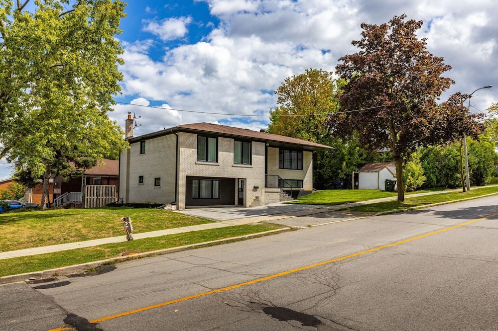 Newtonbrook House | Spacious 3-Bedroom Home + Free Parking