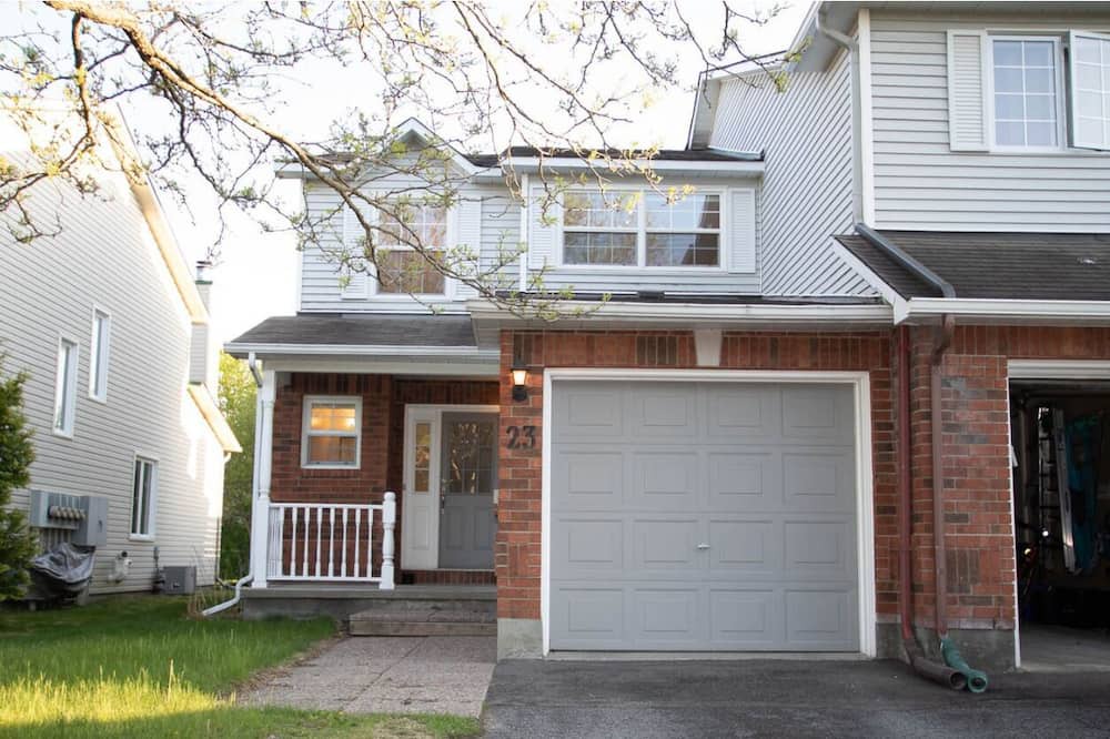 Kanata Lakes - Marchwood Lakeside - Morgan's Grant - Kanata House | Cozy SubUrban Retreat Ideal for Family & Young Professionals in Kanata Lakes