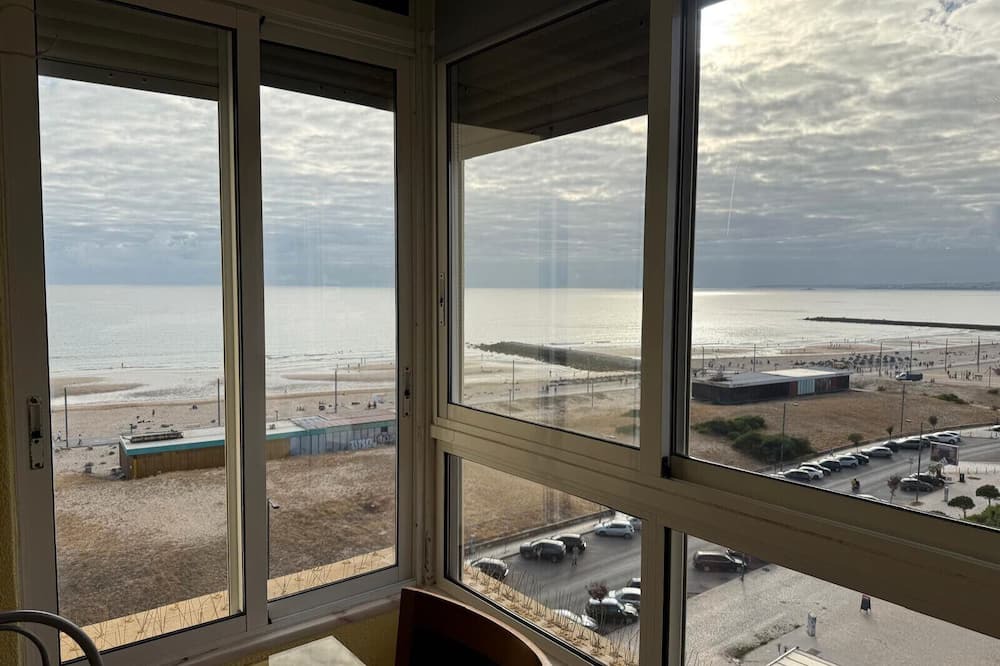 Costa de Caparica Apartment | T2 with Pool in Front of the Beach