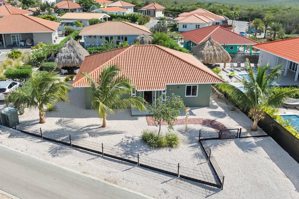 Fontein Villa | Modern villa with pool on a secured park on the west side of Curacao