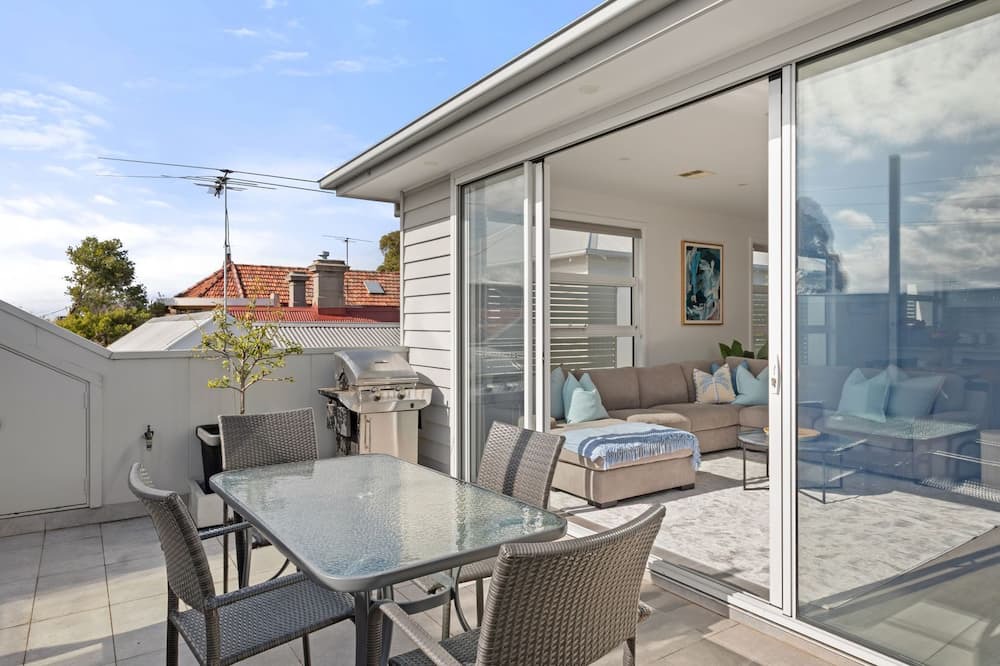 Williamstown House | Seagulls Nest - Beautiful spacious pet friendly home next to the ocean
