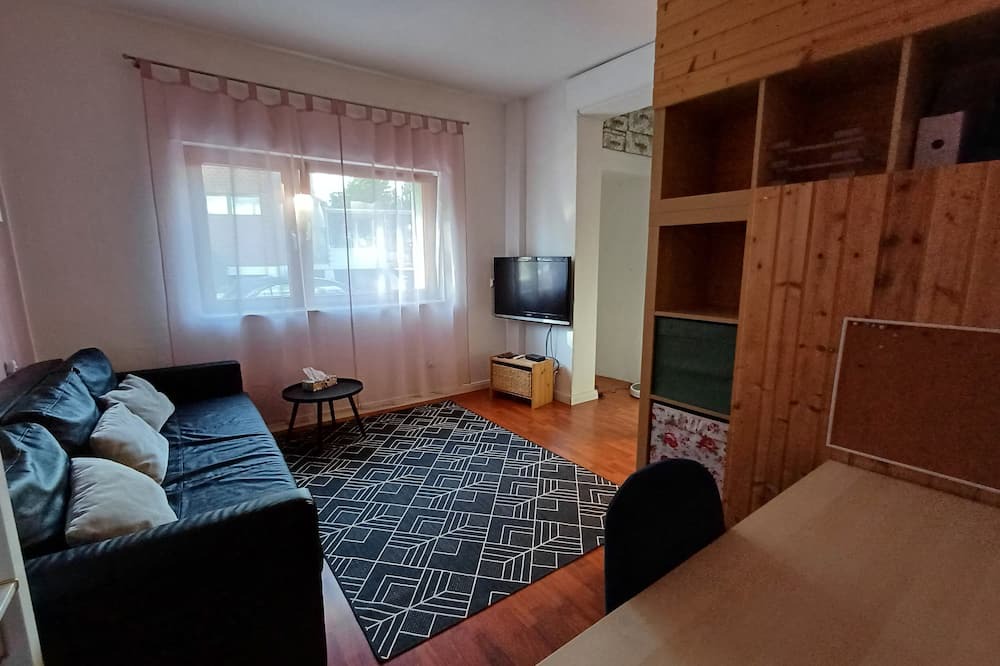 Rhein-Erft-Kreis District Apartment | Quiet vacation apartment near Cologne: Hürth, centrally located