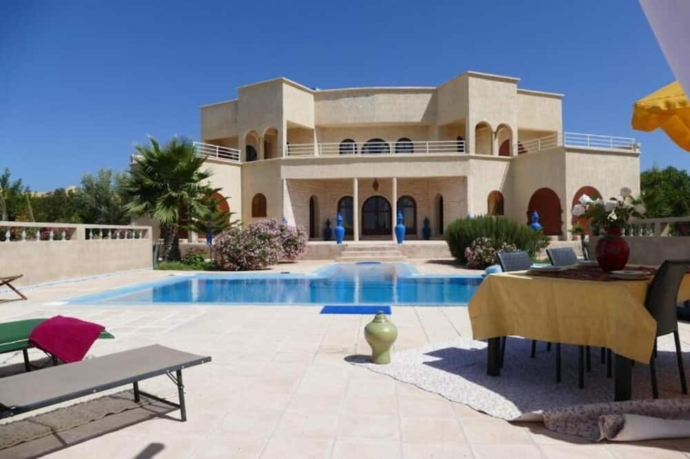 Ounagha Villa | Villa Dar Yobedi in Essaouira, swimming pool, hammam, ideal for families & groups