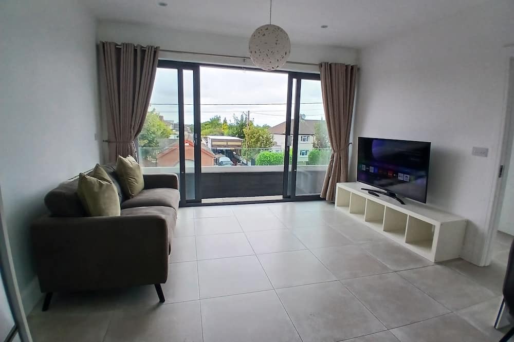 Dublin Apartment | Newly Refurbed 2BD W/Wraparound Balcony,5k to City