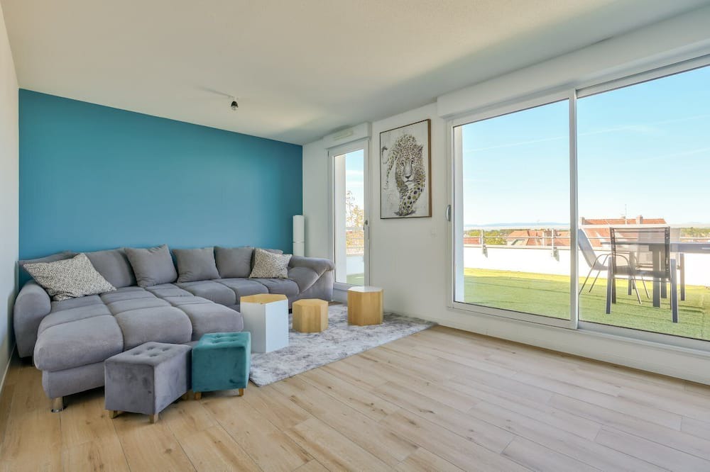 Poteries Apartment | Stunning 1BR Flat with Terrace and private parking