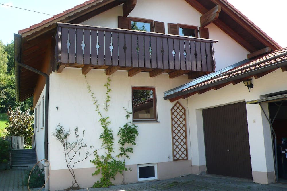 Kaltental House | 3-bedroomed holiday house with garden and double garage for up to 6 guests