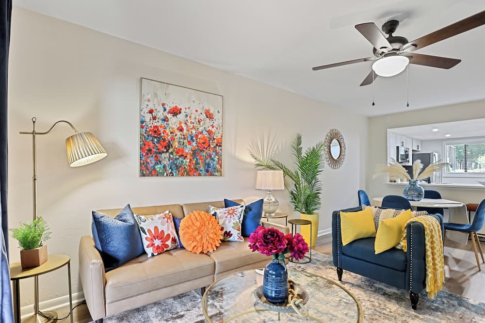 Montgomery Condo | 2bd/2ba Condo * Pool * Renovated * Dogs Welcome * Condo in Savannah*30+ day stay
