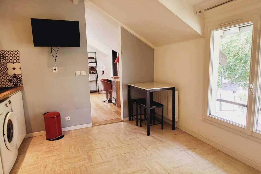 Le Plessis-Robinson Apartment | Discover our comfortable studio, nestled in a quiet neighborhood 20 minutes from Paris.