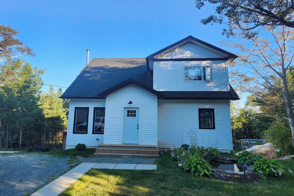 Halifax County House | Lovely Lake Echo