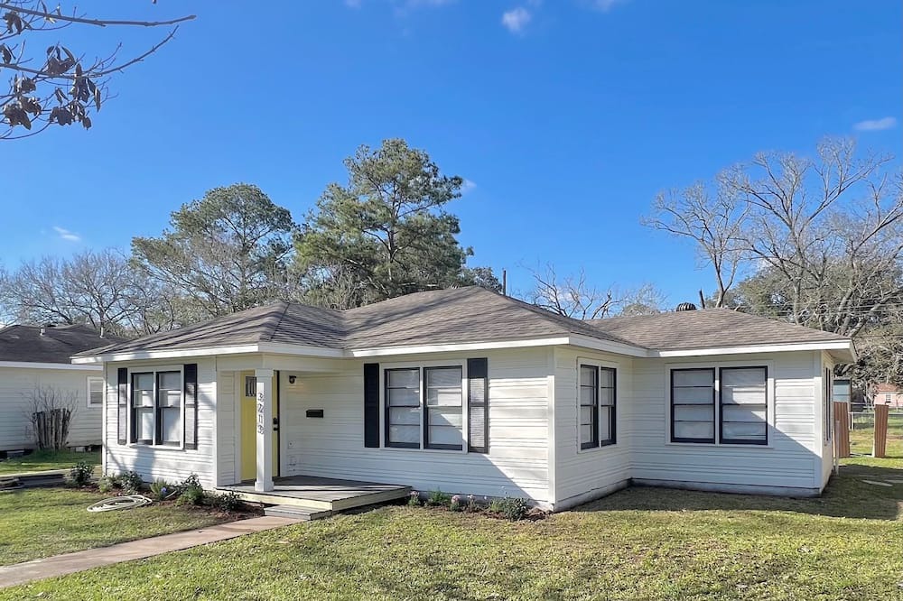 Bay City House | The Aloha Surf Bungalow Bay City Texas