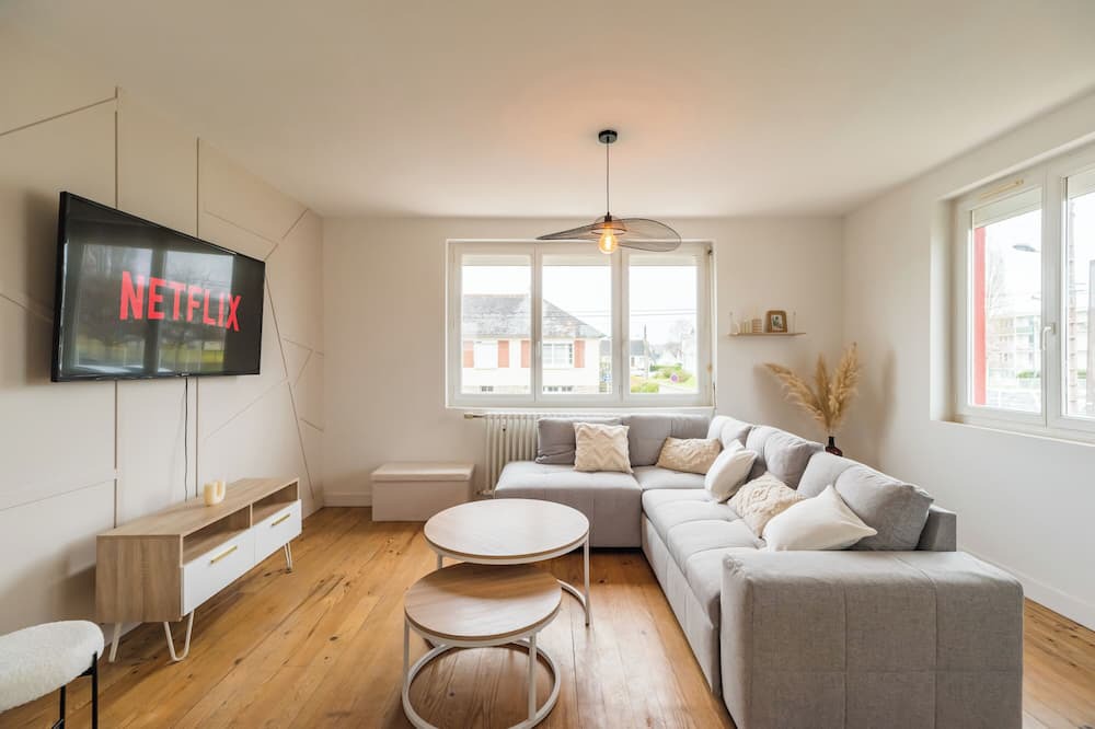 Guingamp House | House near town center with garden
