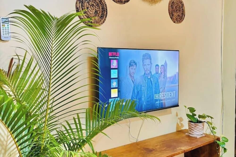 Mikocheni Apartment | Minzi Homes | Cozy Green Escape with balcony views