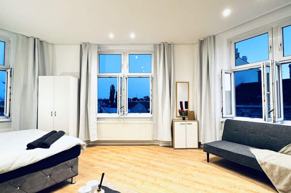 Liesing Apartment | Lovely 4BR Apt; Near Kaufpark Alterlaa