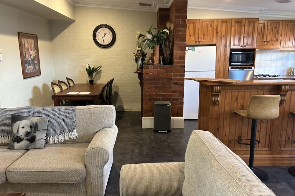 Albury Apartment | Porters Cottage Grande (two units)