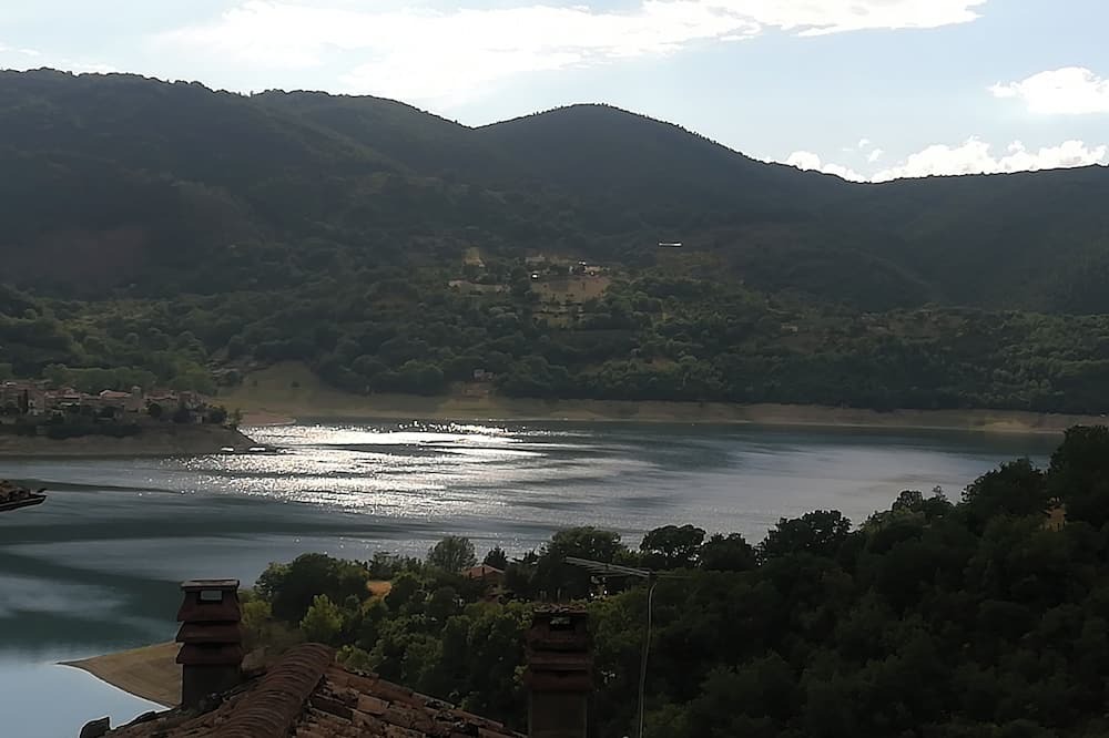 Castel di Tora Apartment | Historical Vintage apartament in Castel di Tora