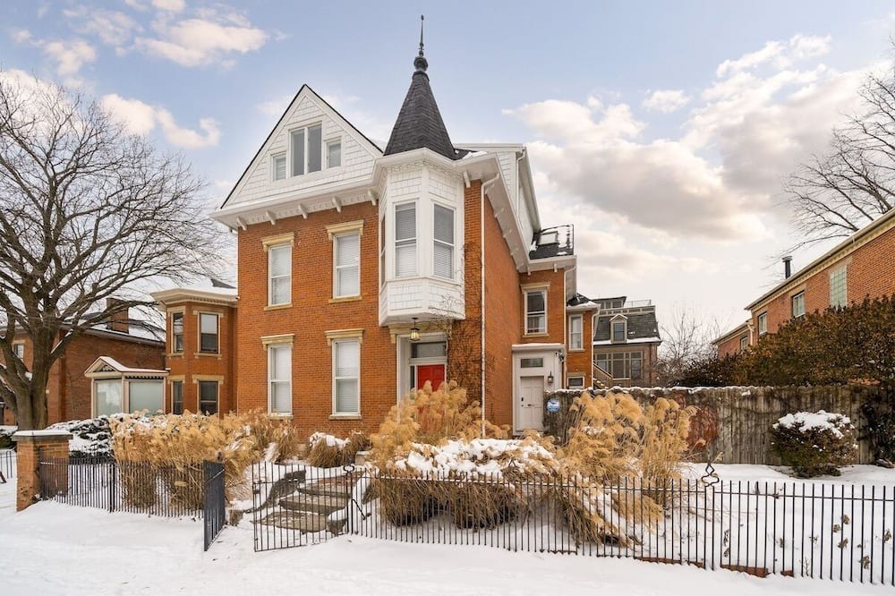 Downtown Columbus House | Stylish 12 BD |24 Guests| Next to DT| Free Parking