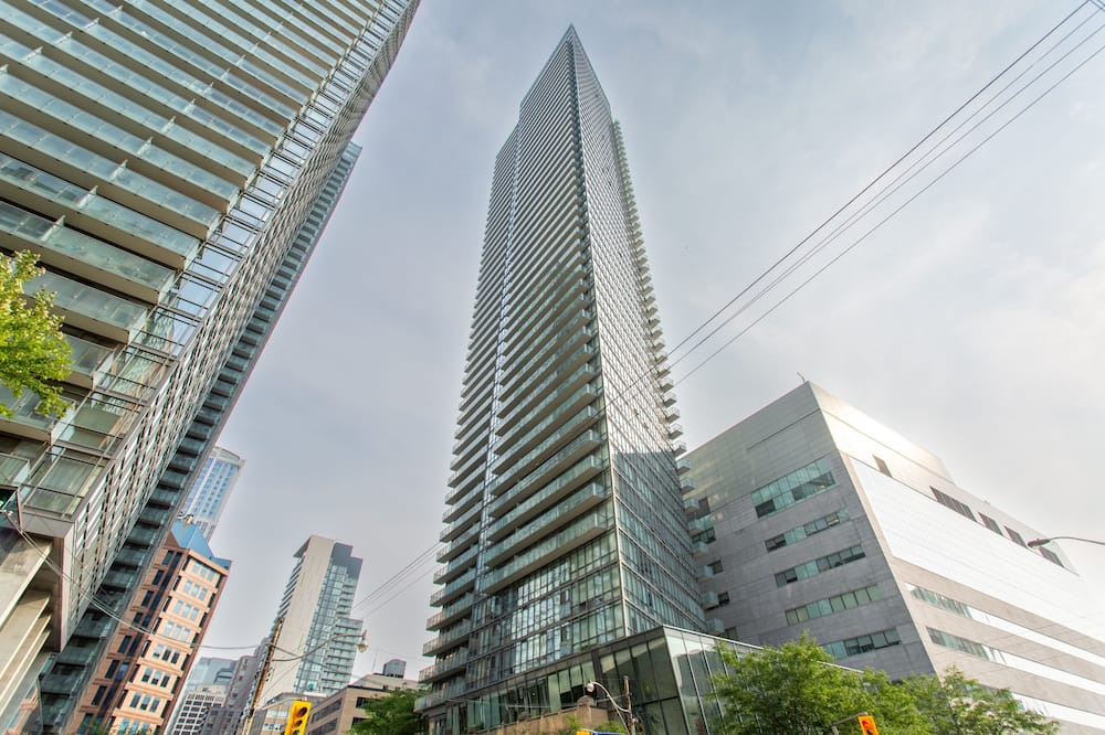 Bay Cloverhill Condo | Downtown Core Bay St Luxury Condo w/High Floor| Ideal for Monthly Rentals