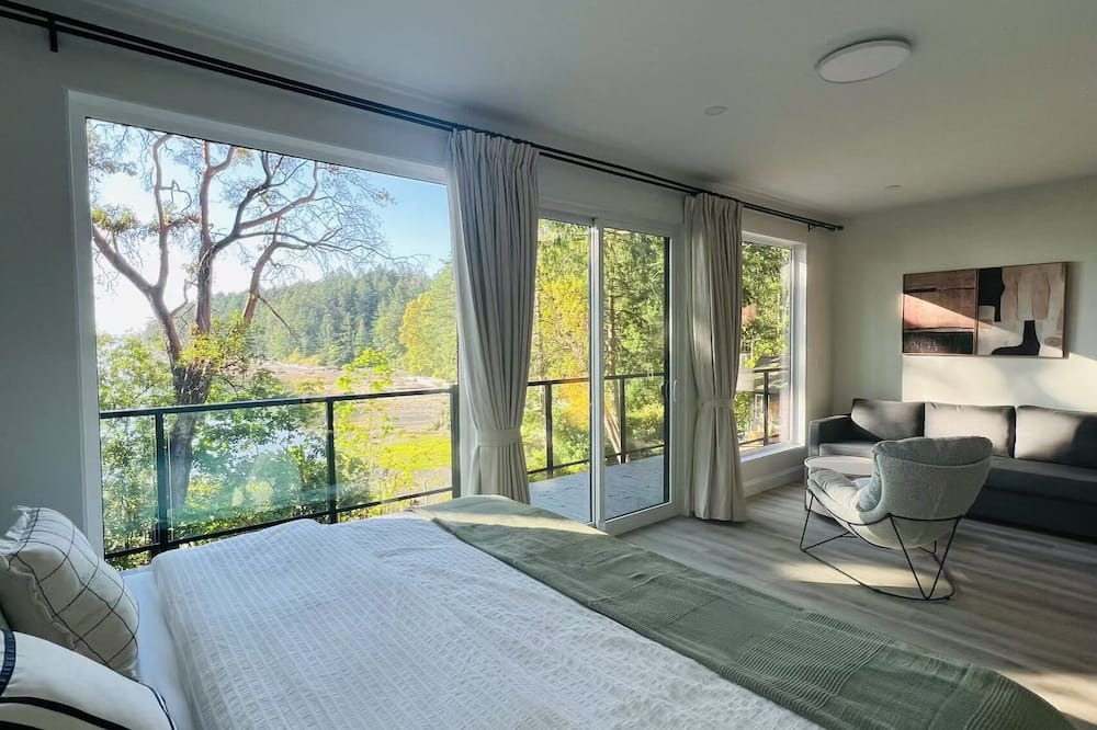 Yellow Point House | Oceanfront Guest Floor with King beds/Beach access